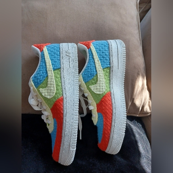 Nike Air Force 1 LV8 Kids size: 5Y multicolor. - Picture 7 of 10
